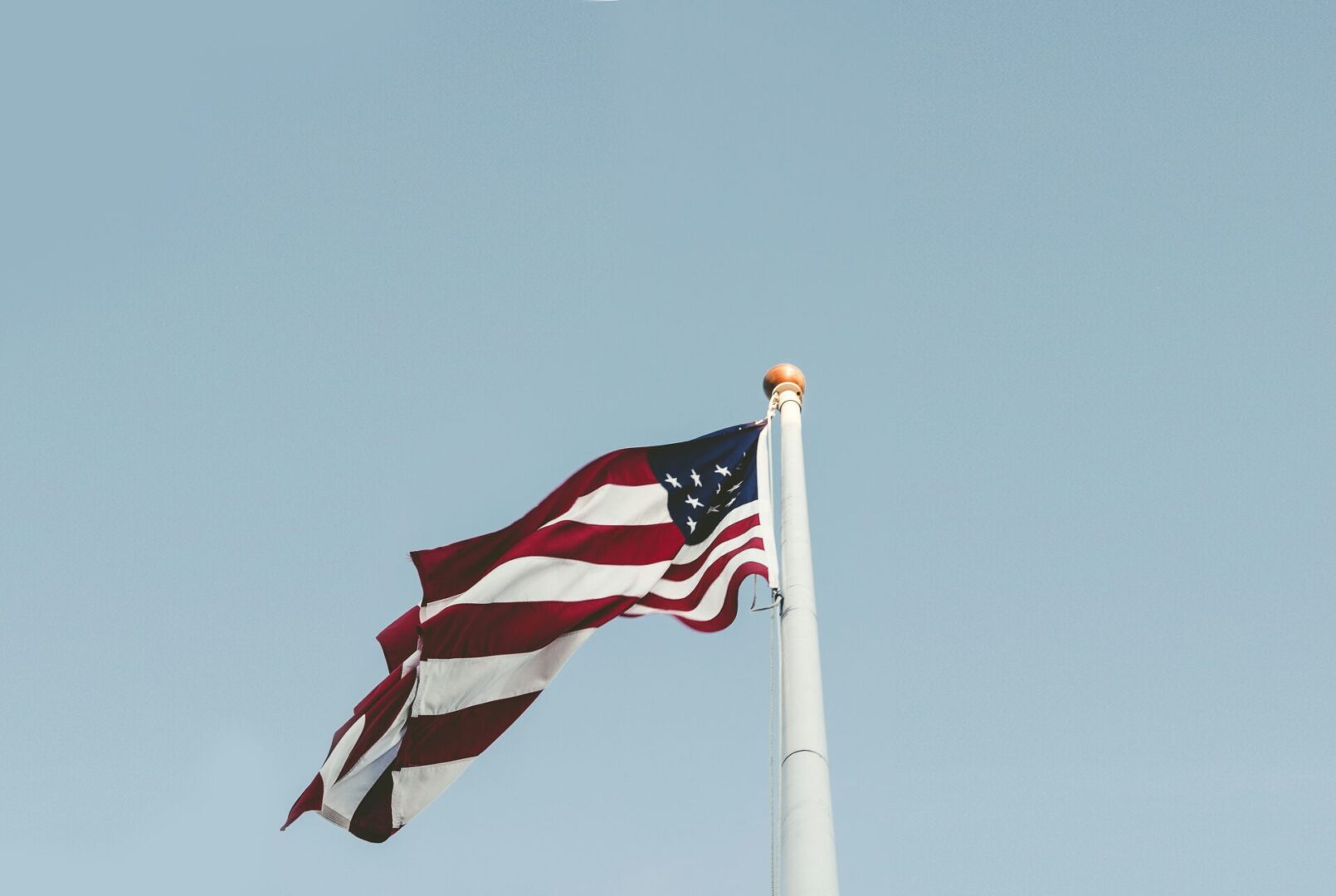 6716a2260f386_Telescopic Flag Pole-flBdUlge8E8-unsplash (1)